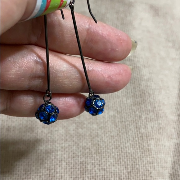 🖤Blue crystal💕 ball earrings - Picture 7 of 7